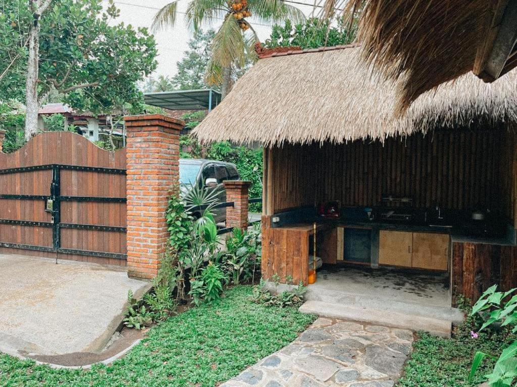 Pondok Apsari 2 Singaraja  Bagian luar foto